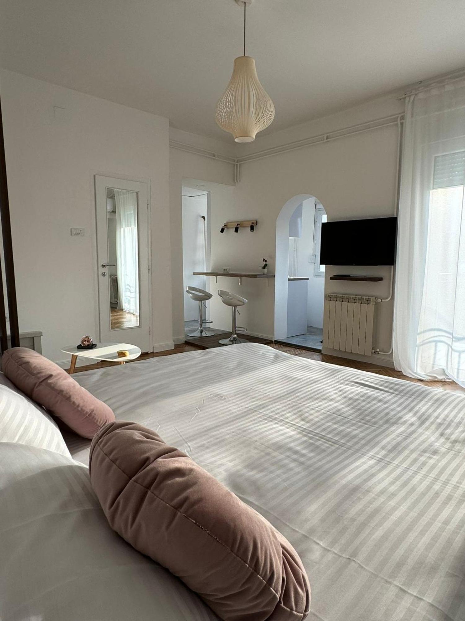 Balconia Sunny Apartment In Centre Of Belgrado Exterior foto