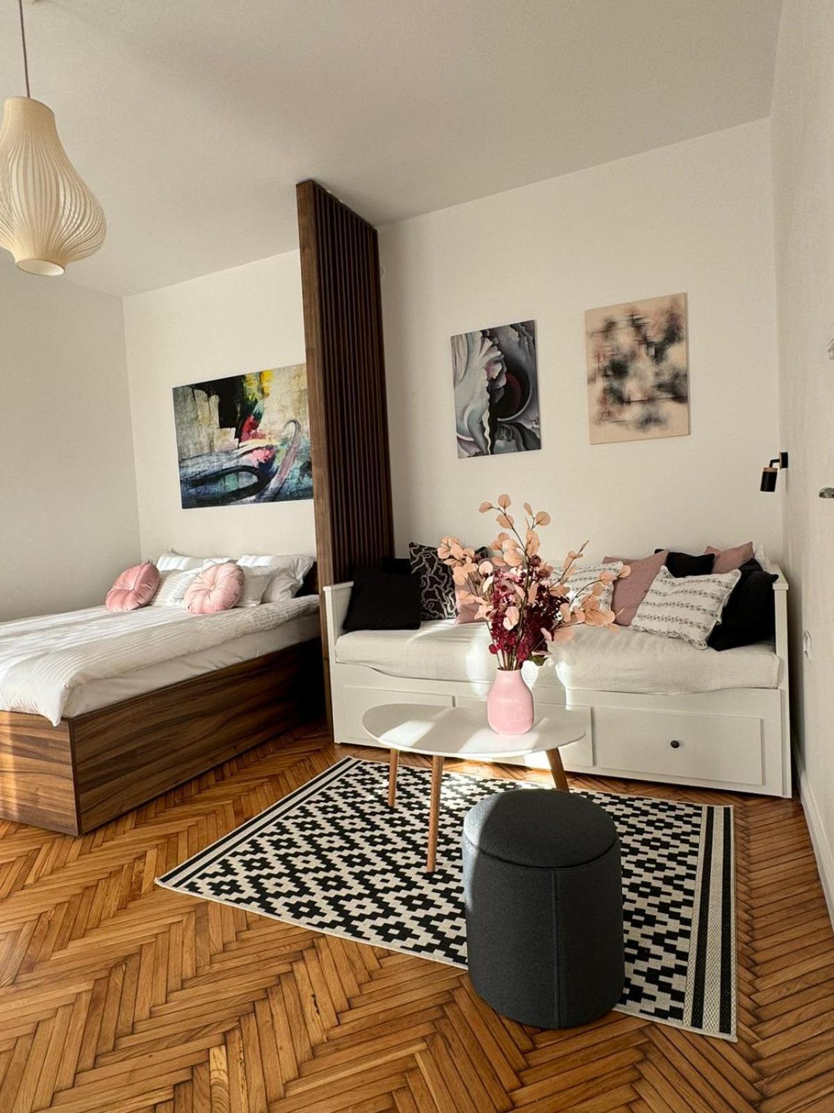 Balconia Sunny Apartment In Centre Of Belgrado Exterior foto